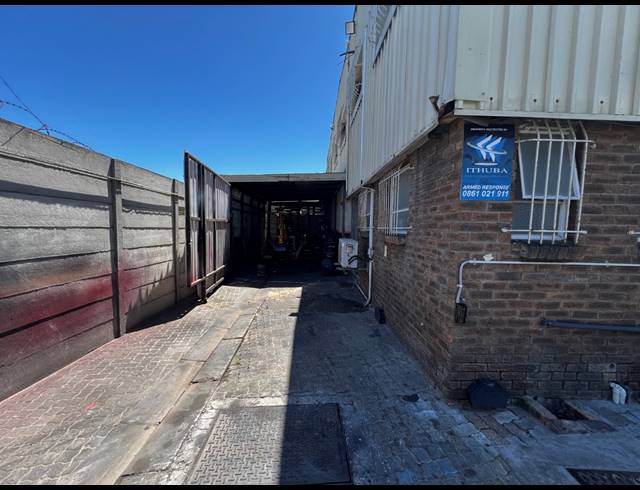 915M² WAREHOUSE TO LET IN AIRPORT INDUSTRIA